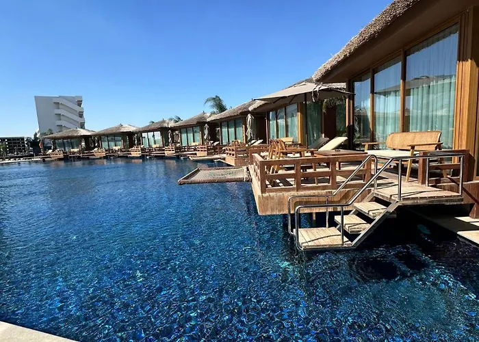 Grand Sapphire Casino & 4 Bdr And 3 Bdr Iskele